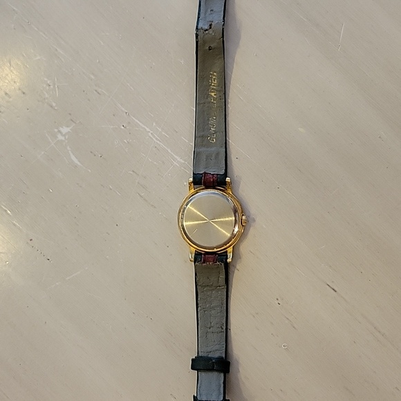Authentic Vintage Gucci Watch - Picture 4 of 4